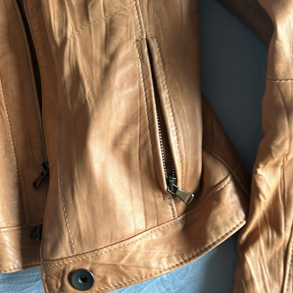 Leather jacket - Picture 2 of 10